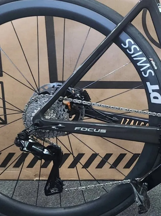 The rear wheel, cassette and derailleur of a Focus road bike
